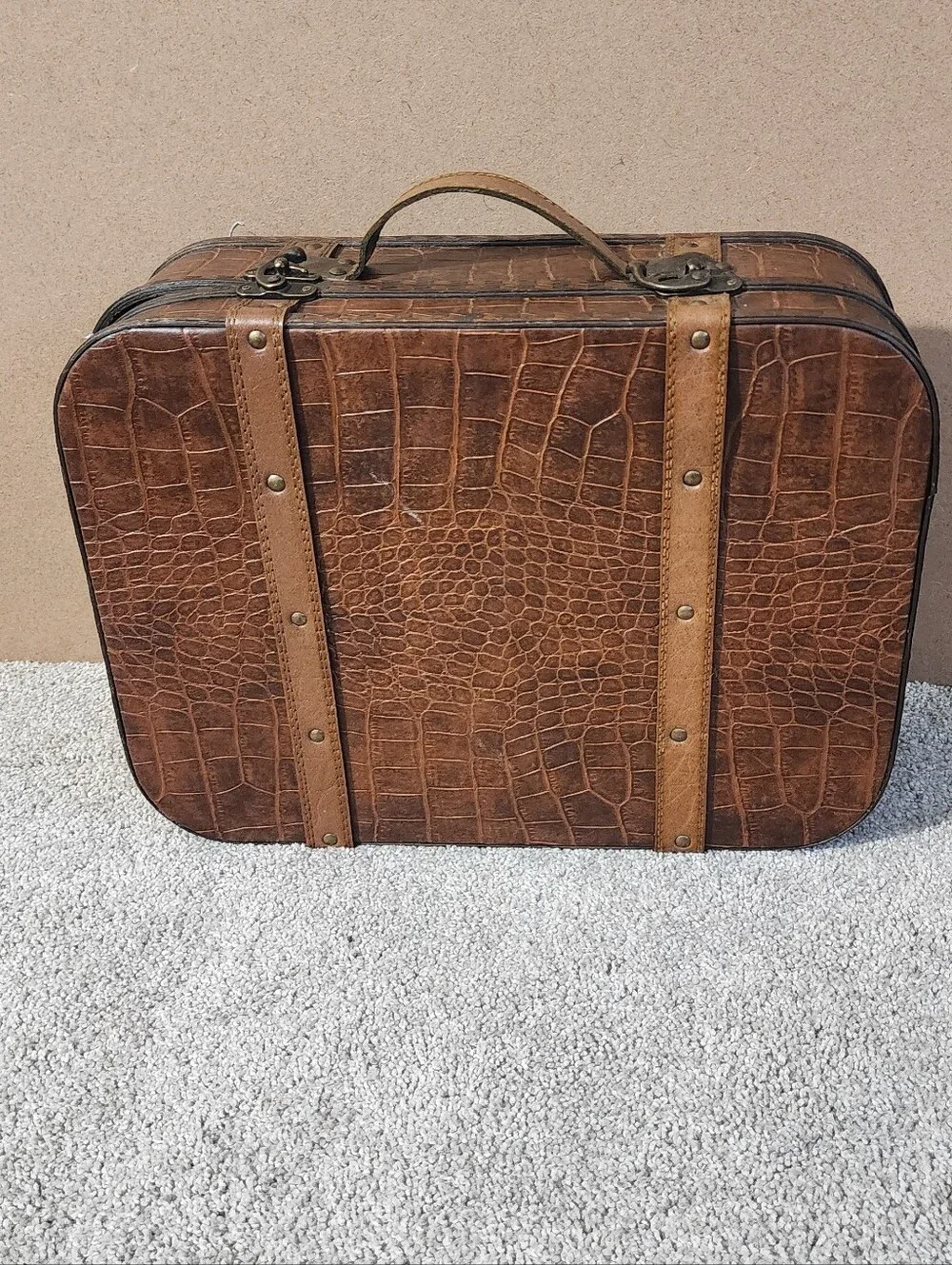 Vintage-Style Brown Croc Embossed Leather Travel Case